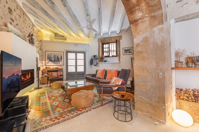 Stylish town house with pool for sale in the centre of Pollensa, Mallorca