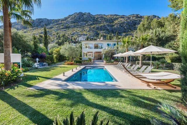 A unique and elegant mediterranean country house for sale in exclusive La Font, North Mallorca