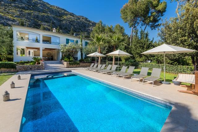 A unique and elegant mediterranean country house for sale in exclusive La Font, North Mallorca