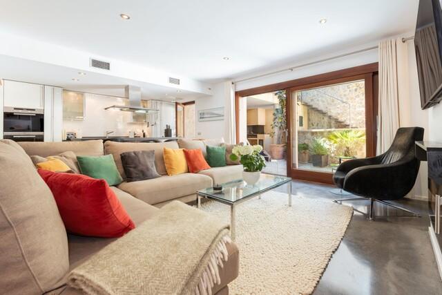 Charming town house with pool for sale in Pollensa Old Town, North Mallorca