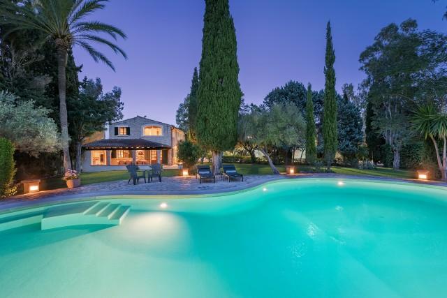 Extraordinary country home with tennis court for sale in Pollensa, North Mallorca