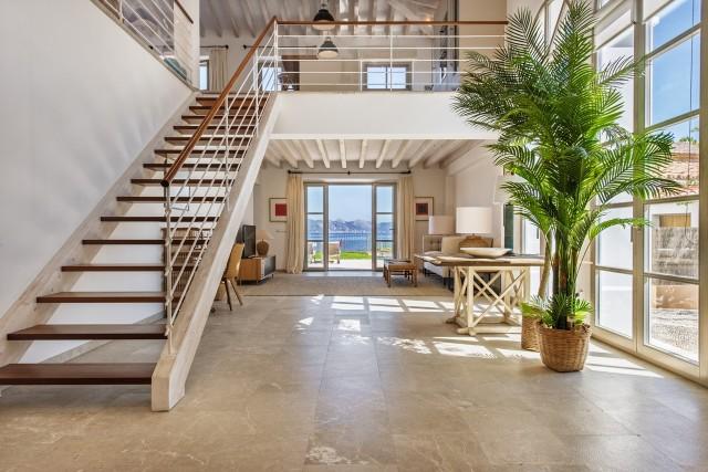 Elegant seafront villa with amazing views for sale in Alcudia, North Mallorca