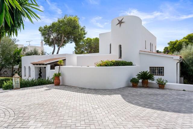 Villa by the beach for sale in Cala d’Or, southeast Mallorca