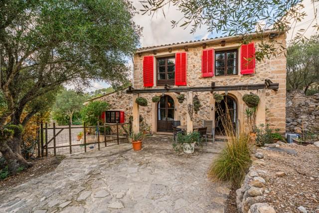 Country home with mountain views for sale in S’Arracó, Andratx, Southwest Mallorca