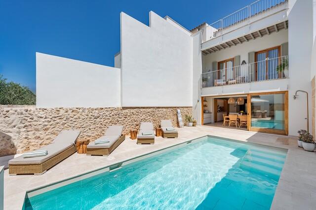 Elegantly renovated village house with pool for sale in Pollensa, North Mallorca