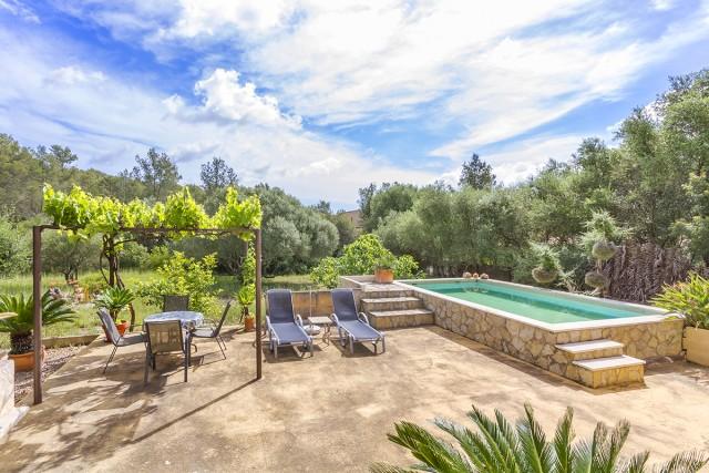Traditional villa with guest apartment for sale in the north of Mallorca