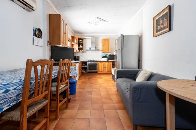 Town house with patio to refurbish for sale in the old town of Pollensa, North Mallorca