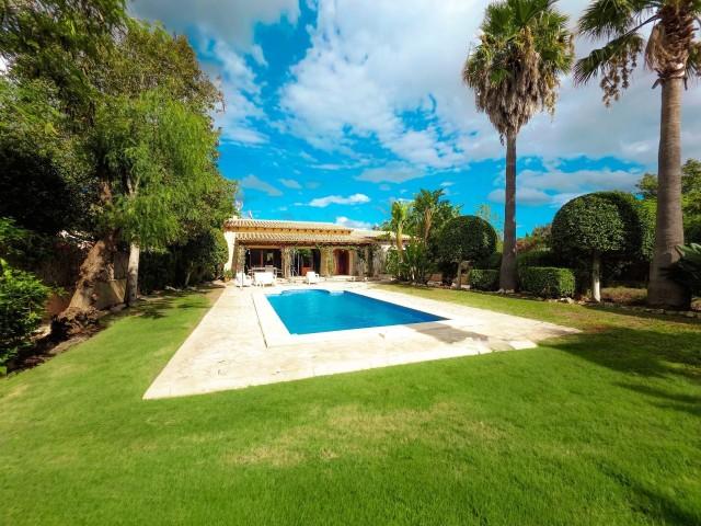 Detached villa with holiday rental License in Crestatx, North Mallorca