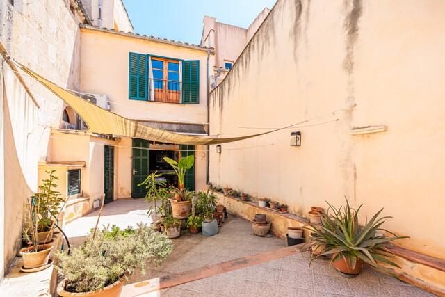 Dorfhaus mit Gewerbepotenzial kaufen in Pollensa, Nord-Mallorca