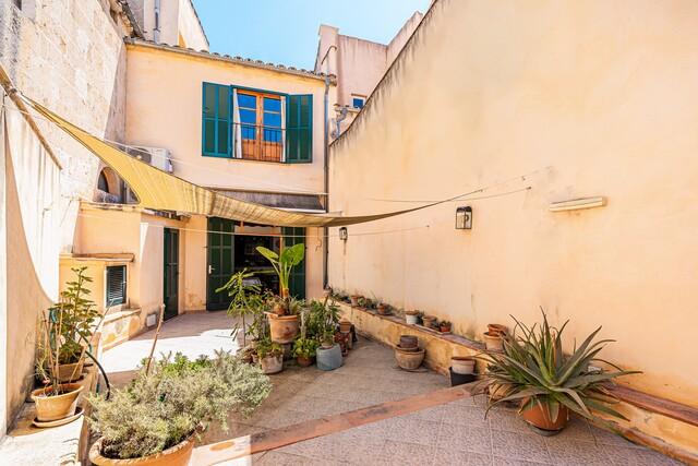 Town house with commercial potential for sale in Pollensa, North Mallorca