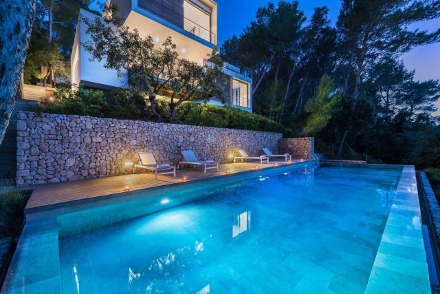 Modern villa with holiday license for sale in Puerto Pollensa, North Mallorca