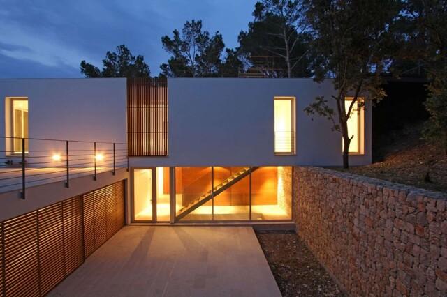 Modern villa with holiday license for sale in Puerto Pollensa, North Mallorca