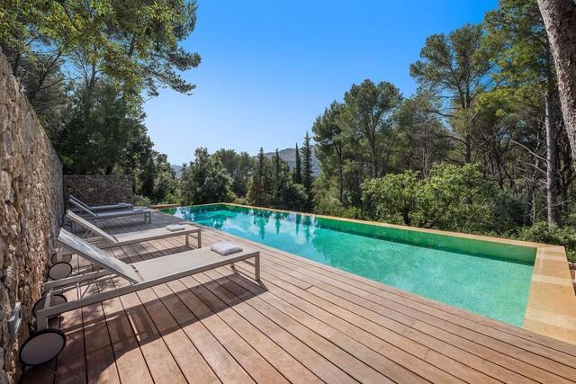 Modern villa with holiday license for sale in Puerto Pollensa, North Mallorca