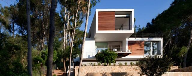 Modern villa with holiday license for sale in Puerto Pollensa, North Mallorca