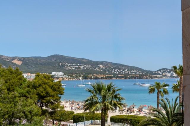 Apartamento en primera linea de mar y con acceso directo a la playa en venta en Palmanova, suroeste de Mallorca