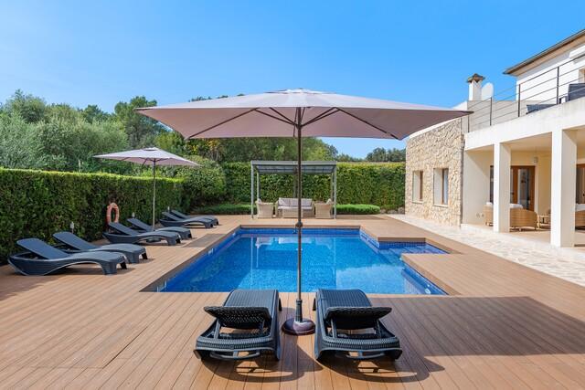Mediterranean villa with rental license for sale near Pollensa, North Mallorca