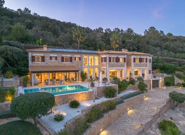 Villa de lujo con licencia de alquiler a la venta en Pollensa, norte de Mallorca