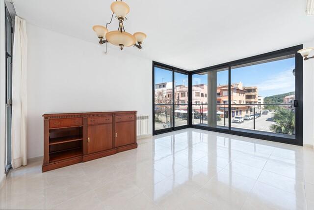 Bright apartment with balcony for sale in Pollensa, North Mallorca