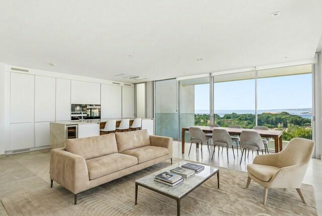 Luxury sea-view penthouse with roof terrace for sale in Palma, Mallorca
