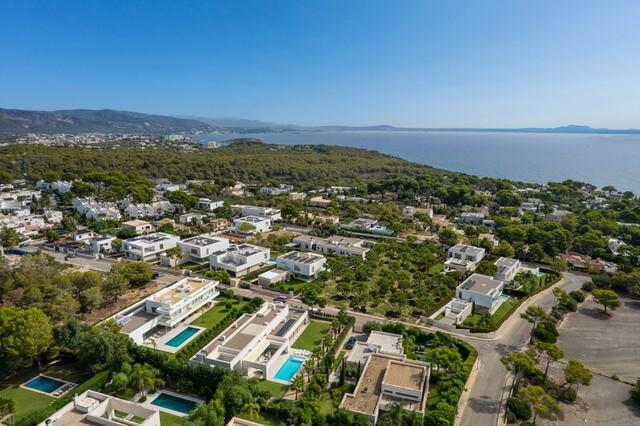 Villa de nueva construcción con vistas al mar en venta en Sol de Mallorca, suroeste de Mallorca.