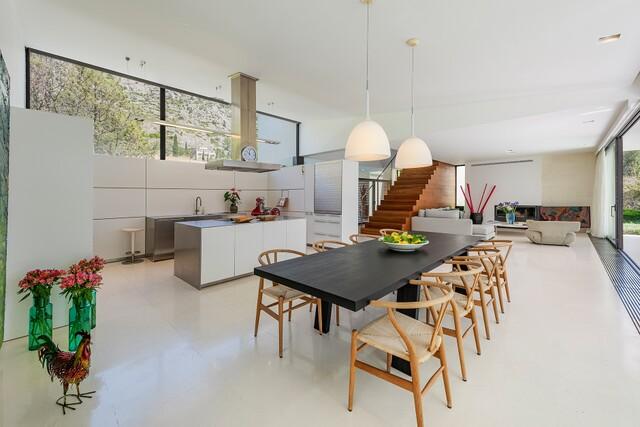 Modern luxury villa with tennis court for sale in Pollensa, North Mallorca