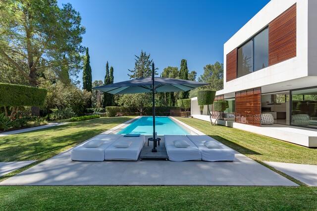 Modern luxury villa with tennis court for sale in Pollensa, North Mallorca