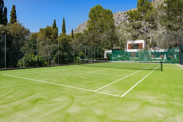 Modern luxury villa with tennis court for sale in Pollensa, North Mallorca
