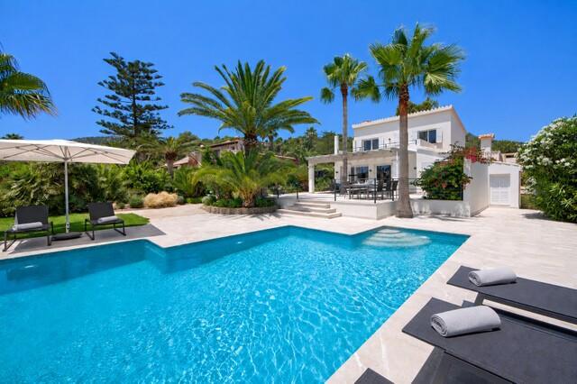 Finca with sea views and rental license for sale in Port Andratx, Southwest Mallorca
