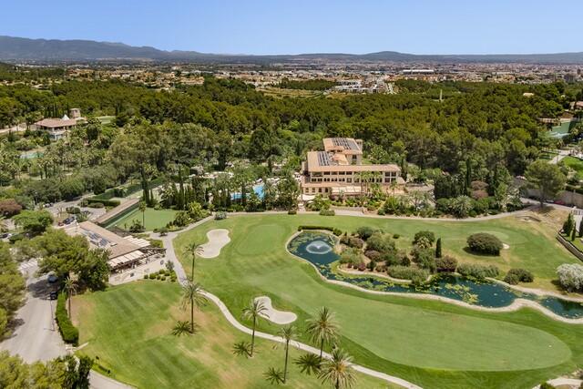 Grundstück in erster Reihe zum Golfplatz mit Villa-Projekt kaufen in Son Vida, Palma, Mallorca