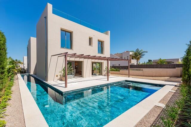 Sea view villa for sale near the beach in Colònia de Sant Pere, Northeast Mallorca
