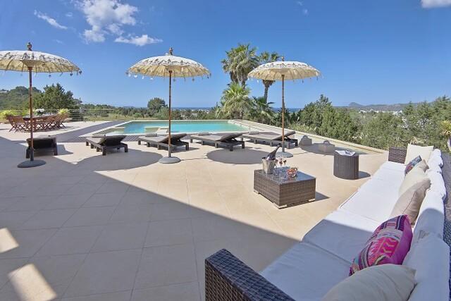 Finca exclusiva con vistas al mar y licencia de alquiler turístico en Sant Agustí, Ibiza