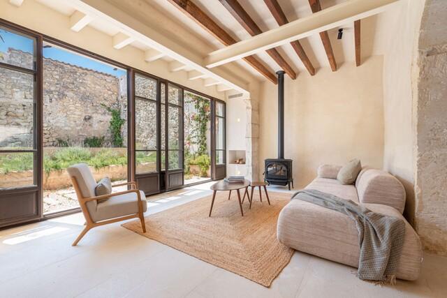 Renovated town house with pool for sale in Selva, Central Mallorca