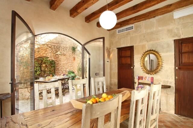 Wunderschönes Dorfhaus mit Ferienvermietungslizenz zum Verkauf in Pollensa, Nordmallorca