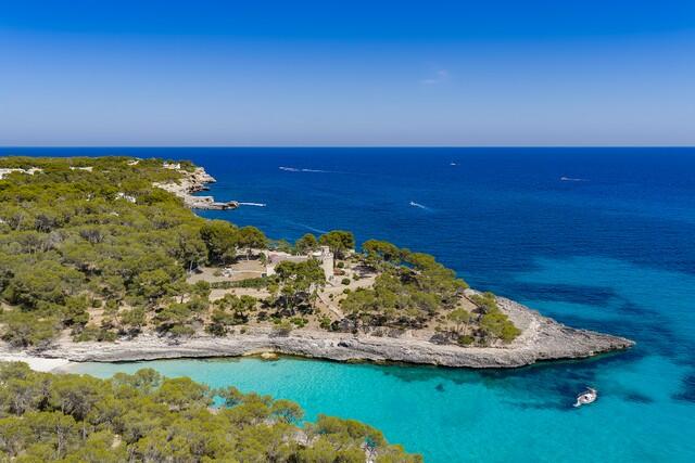 Coastal finca and private estate for sale in Parc Natural de Mondragó, Mallorca