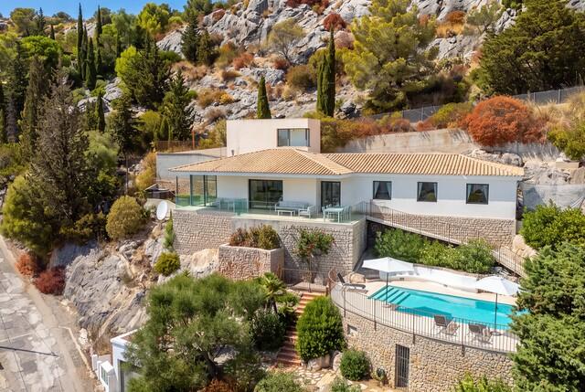 Contemporary villa with ETV license and breathtaking views for sale in Pollensa, Mallorca