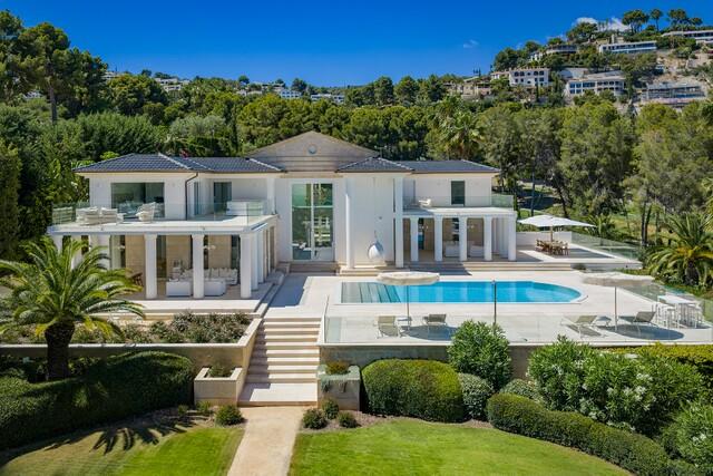 Exclusive Frontline Golf Villa with Tennis Court for Sale in Son Vida, Mallorca