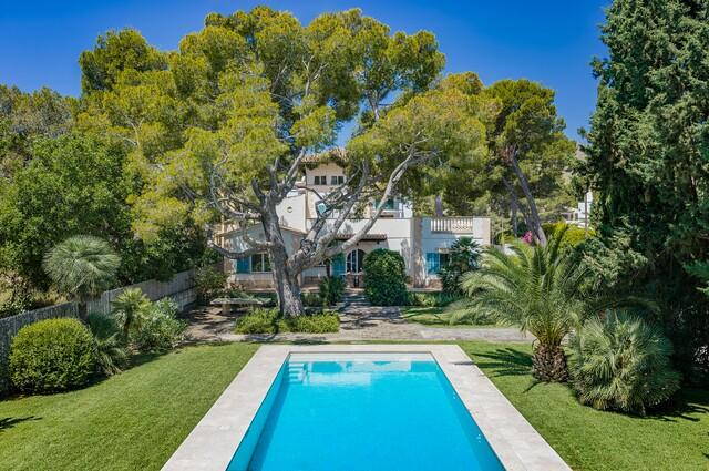 Exklusive Villa zum Verkauf, 200 m vom Strand entfernt in Puerto Pollensa, Nordmallorca