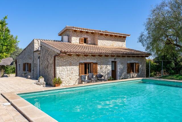 Finca de piedra con piscina en venta en Binissalem, centro de Mallorca