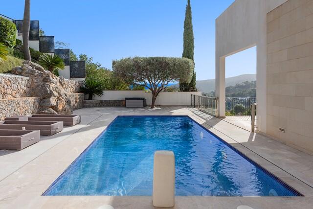 Villa de lujo de diseño con vistas al mar en venta en la exclusiva zona de Son Vida, Mallorca