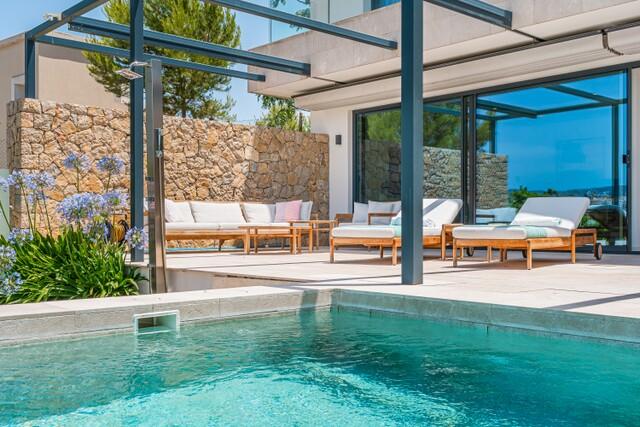 Luxury townhouse with private pool for sale in Cala Vinyes, Southwest Mallorca