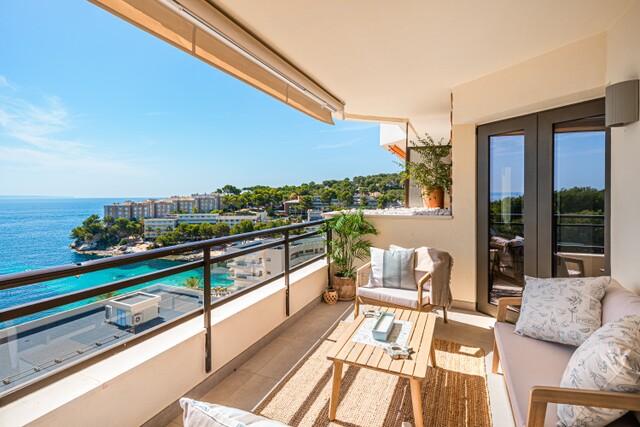 Penthouse with beach access for sale in Cala Vinyes, southwest Mallorca