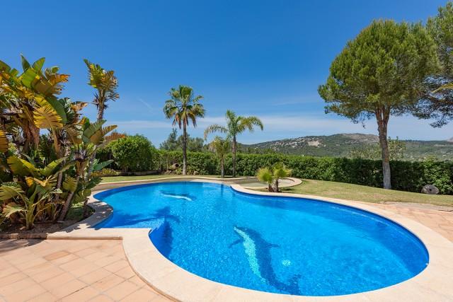 Luxury villa with guest house for sale in Puerto Andratx, Mallorca