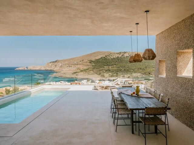 Impresionante Villa de Estilo Mediterráneo con Vistas Panorámicas al Mar en Cala Mesquida, Capdepera