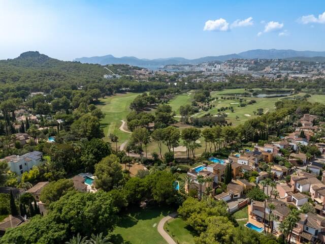 Parcela junto al golf en venta en Santa Ponsa, suroeste de Mallorca