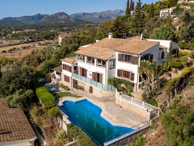 Sea view villa for sale in El Vila, Puerto Pollensa, north Mallorca