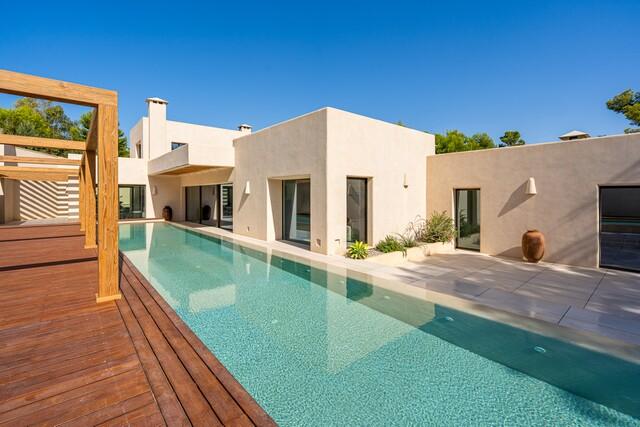 Neu Erbaute Villa im Balinesischen Stil zum Verkauf in Cala Vinyes, Südwest-Mallorca