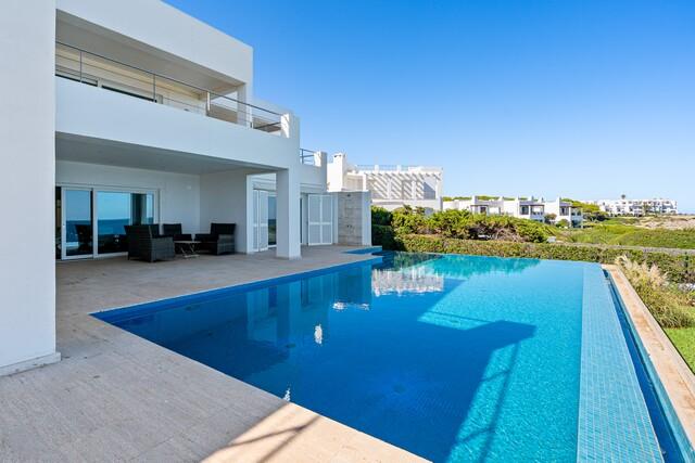 Designer-Villa in erster Meereslinie kaufen in Cala d’Or, Südost-Mallorca