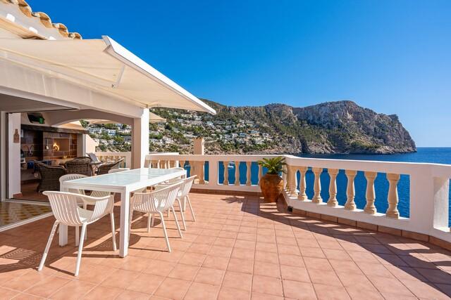 Seafront duplex penthouse for sale in Puerto Andratx, southwest Mallorca