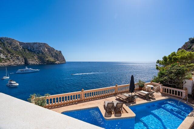 Seafront duplex penthouse for sale in Puerto Andratx, southwest Mallorca