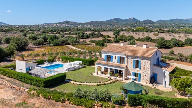 Idyllic finca with vineyard for sale near Portocolom, southeast Mallorca
